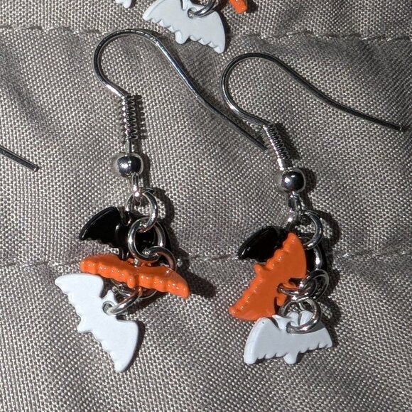 $1 with Bundle ~ Bat Earring Bundle 5196 - Picture 4 of 6